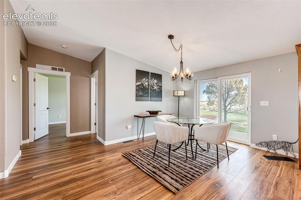 Image 7 of 38: Dining Area