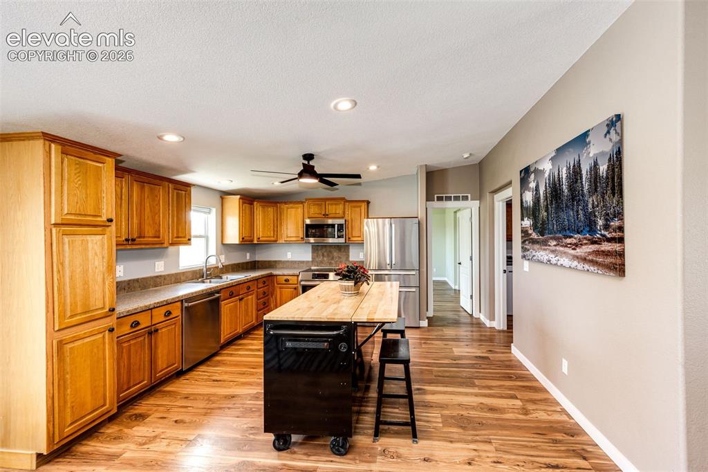 Image 9 of 38: Kitchen