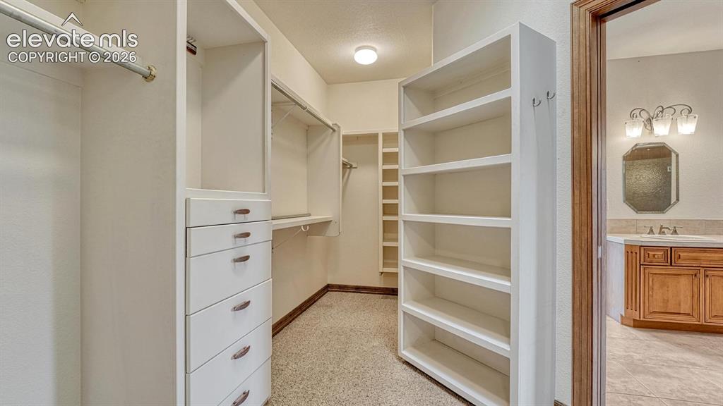 Image 14 of 50: Closet