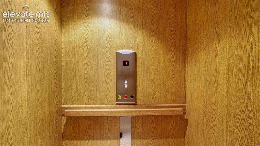 Image 19 of 50: Elevator