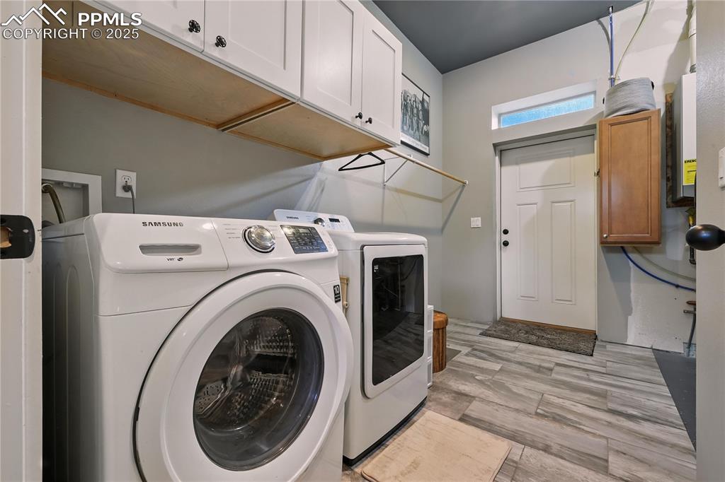 Image 24 of 50: Laundry