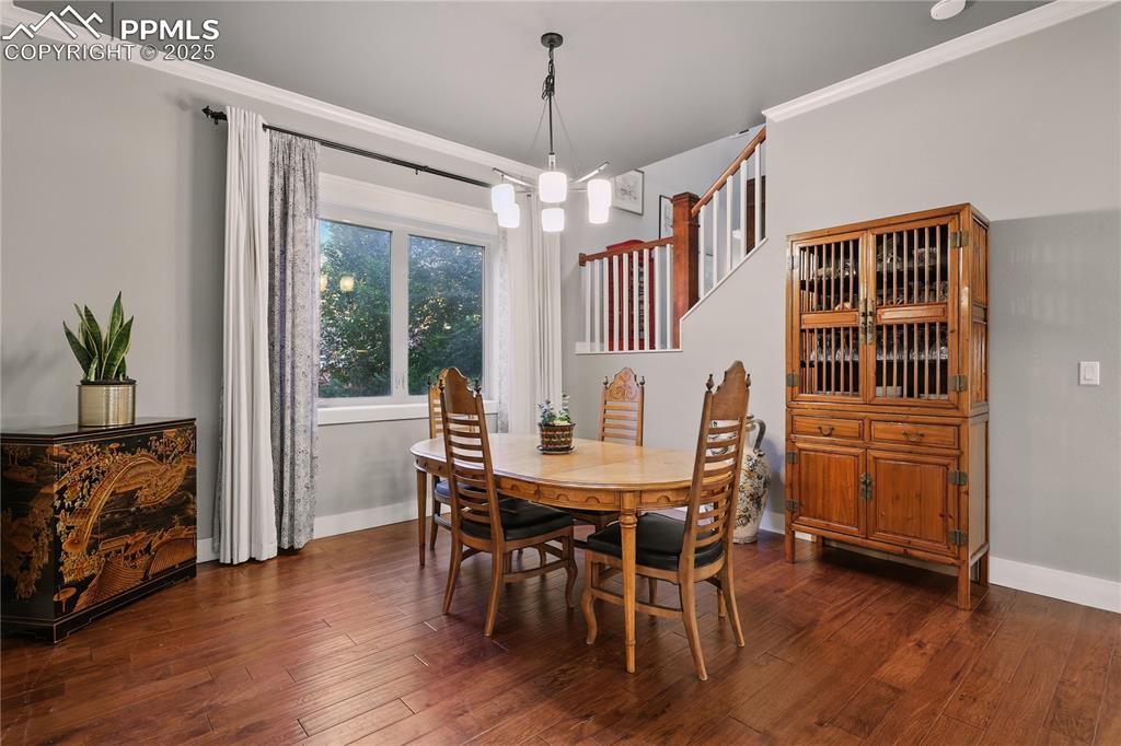 Image 26 of 50: Dining Area