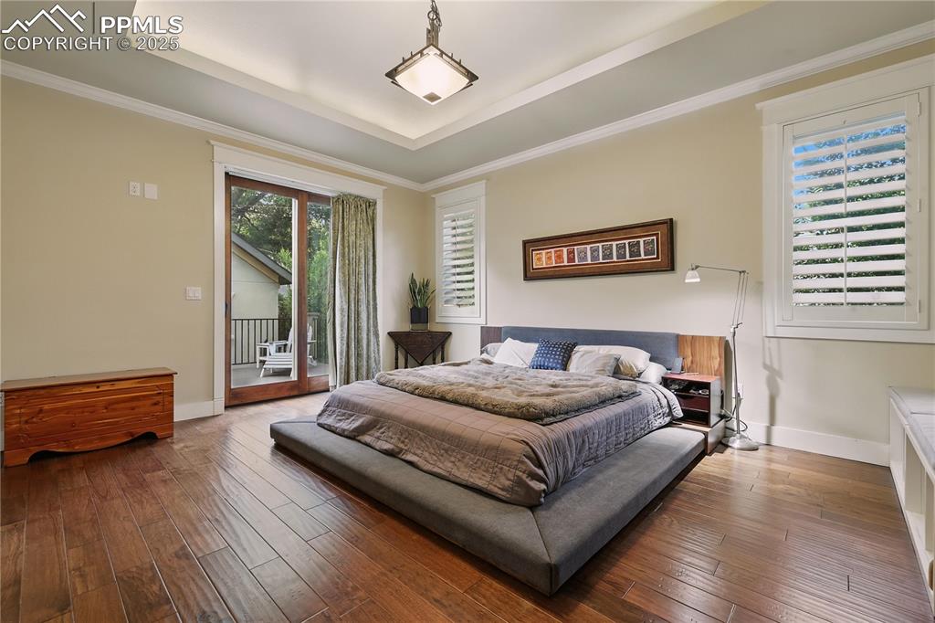 Image 27 of 50: Bedroom