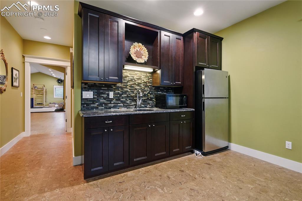 Image 39 of 50: Kitchen