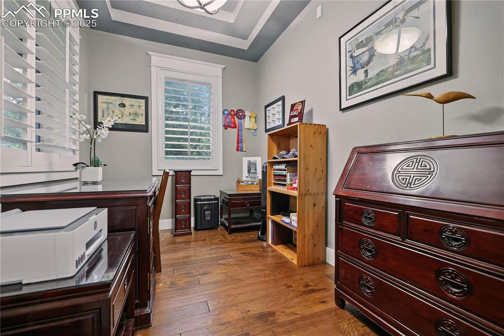 Image 43 of 50: Office