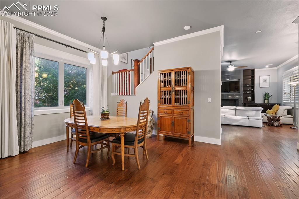 Image 9 of 50: Dining Area