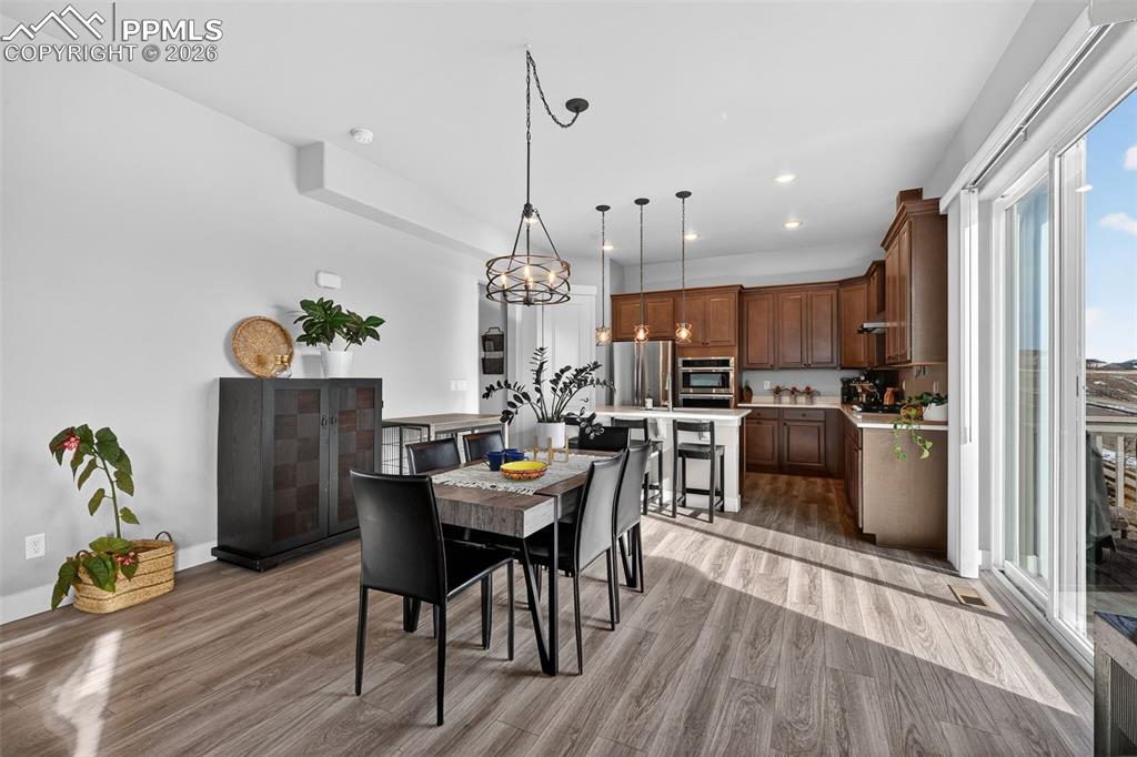 Image 11 of 38: Dining Area