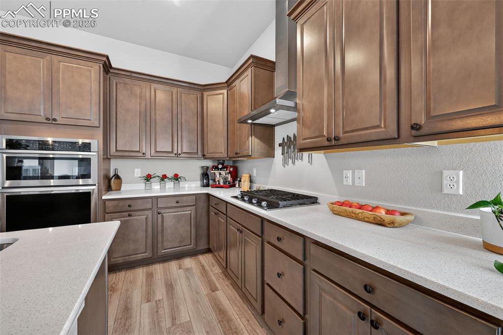 Image 15 of 38: Kitchen