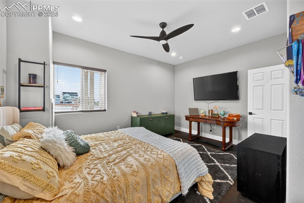 Image 21 of 38: Bedroom