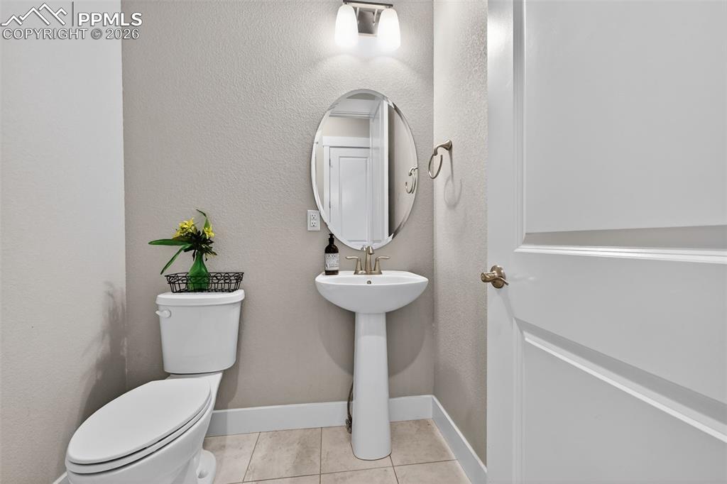 Image 32 of 38: Bathroom