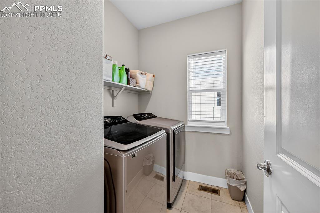 Image 33 of 38: Laundry