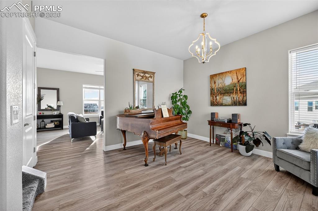 Image 8 of 38: Sitting Room