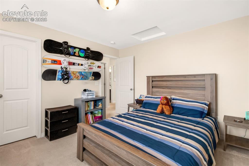 Image 16 of 36: Bedroom