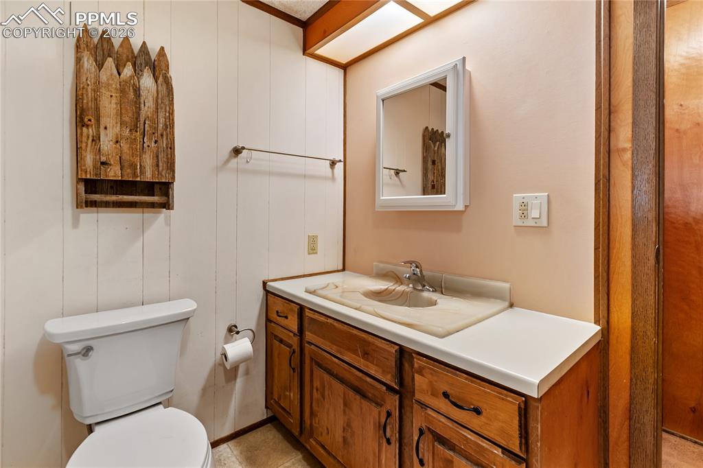 Image 16 of 49: Bathroom