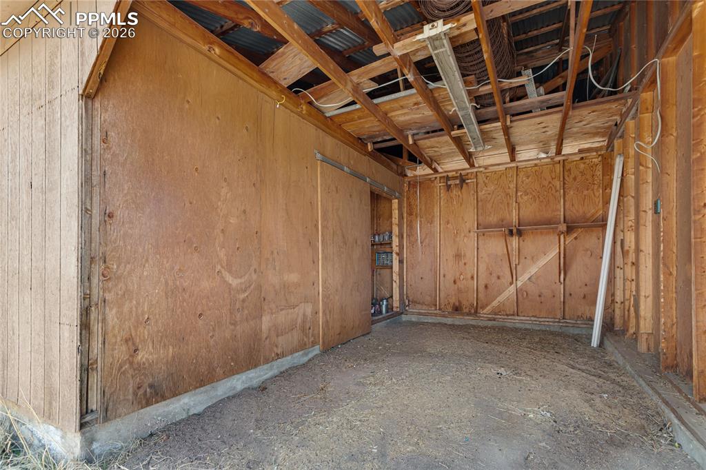 Image 34 of 49: Stable