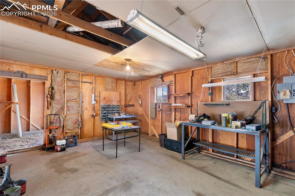 Image 35 of 49: Workshop