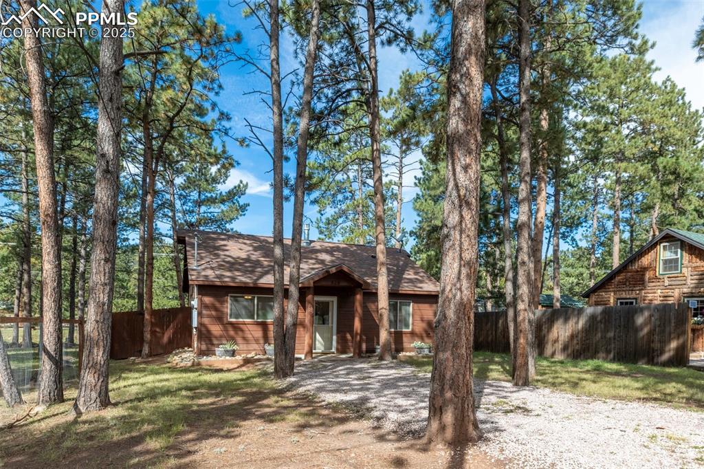 Image 2 of 30: Level lot, treed setting.