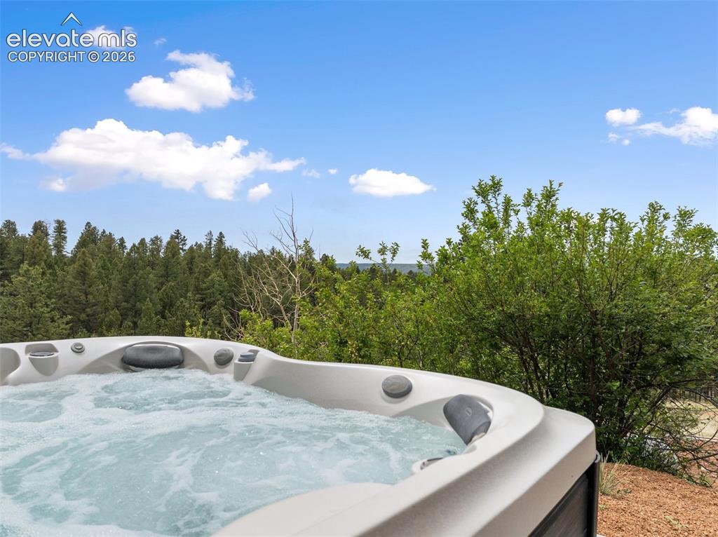 Image 8 of 50: Spa