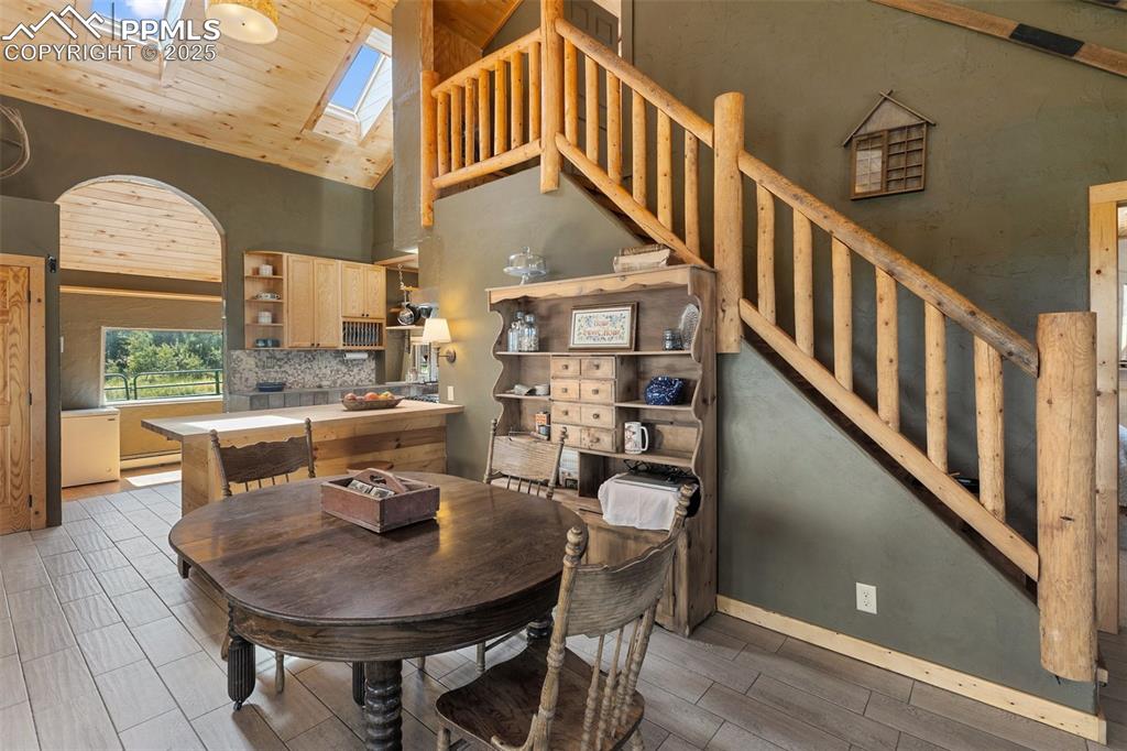 Image 12 of 34: Great space for large dining room tables.