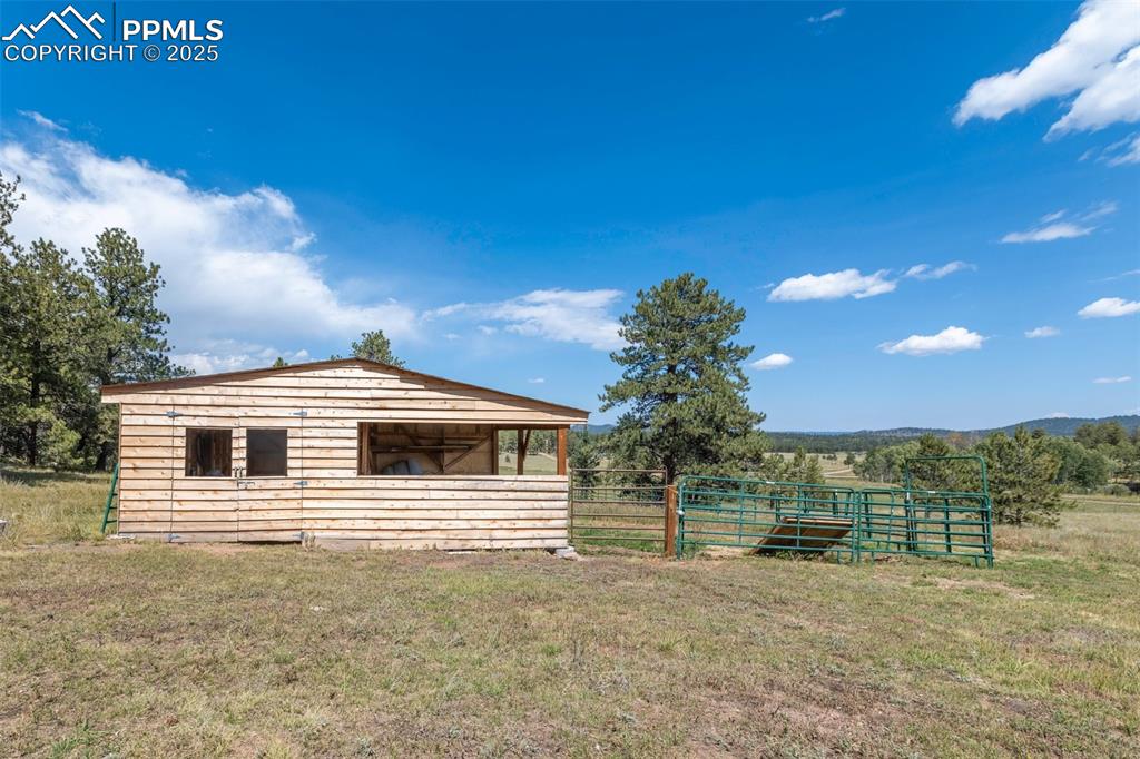 Image 17 of 34: 24x25 two stall stable with loafing and corral area.