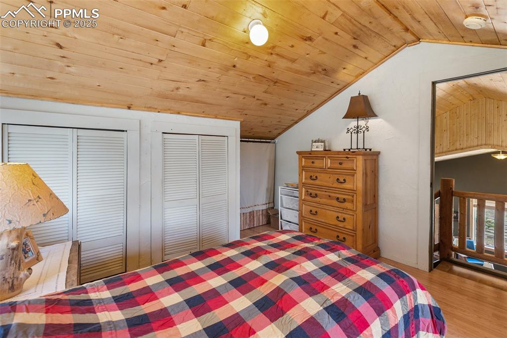 Image 39 of 50: Tongue and groove ceiling.