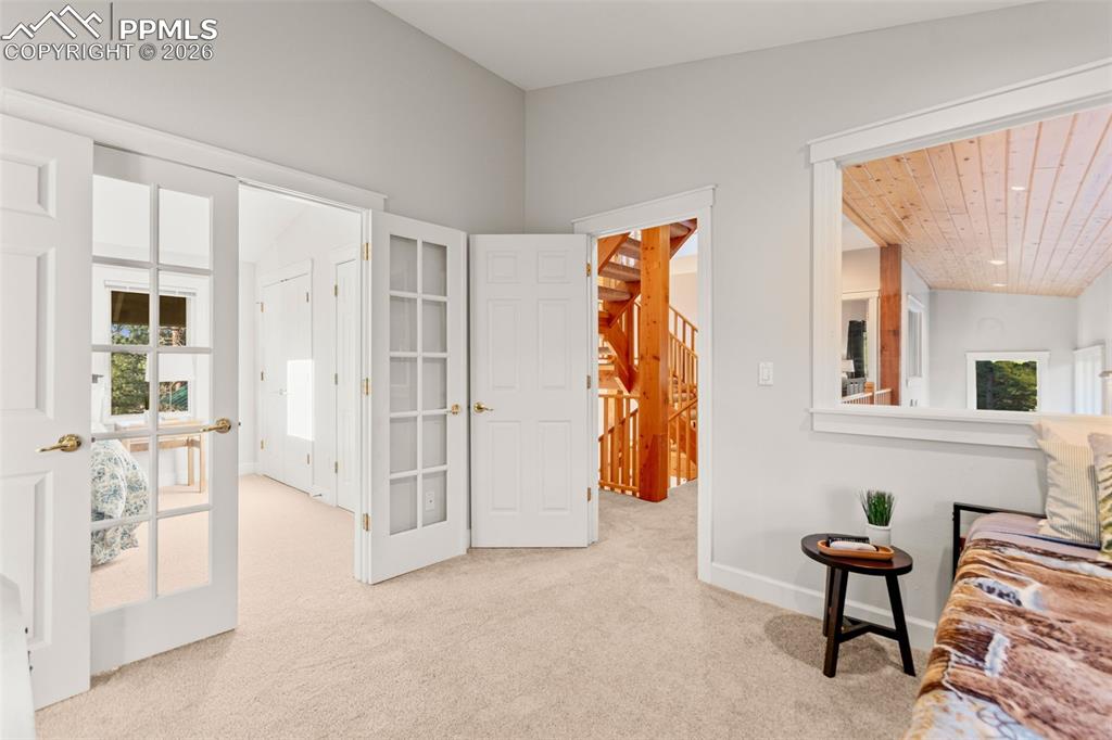 Image 20 of 50: Sitting Room