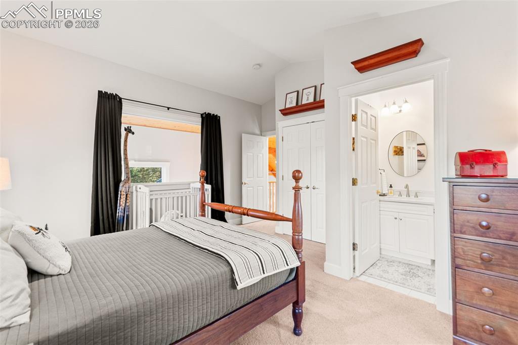 Image 24 of 50: Bedroom