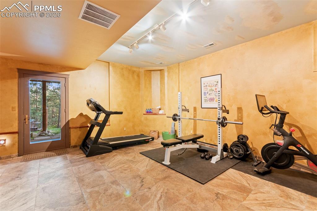 Image 29 of 50: Exercise Room