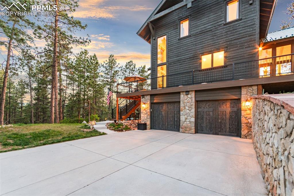 Image 3 of 50: Side of Structure