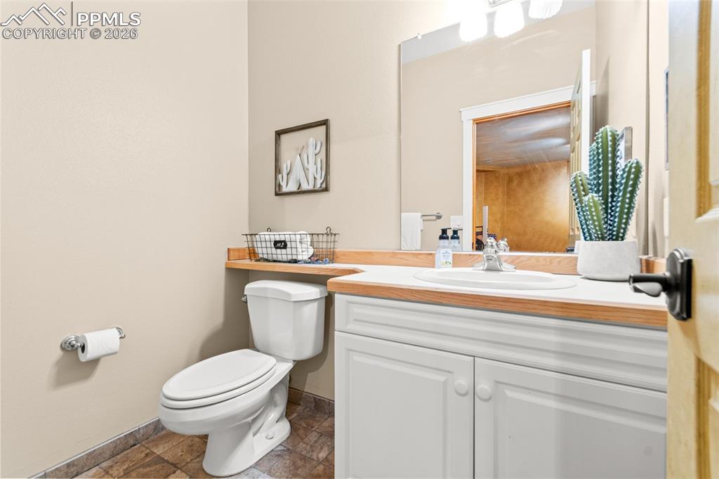 Image 30 of 50: Bathroom