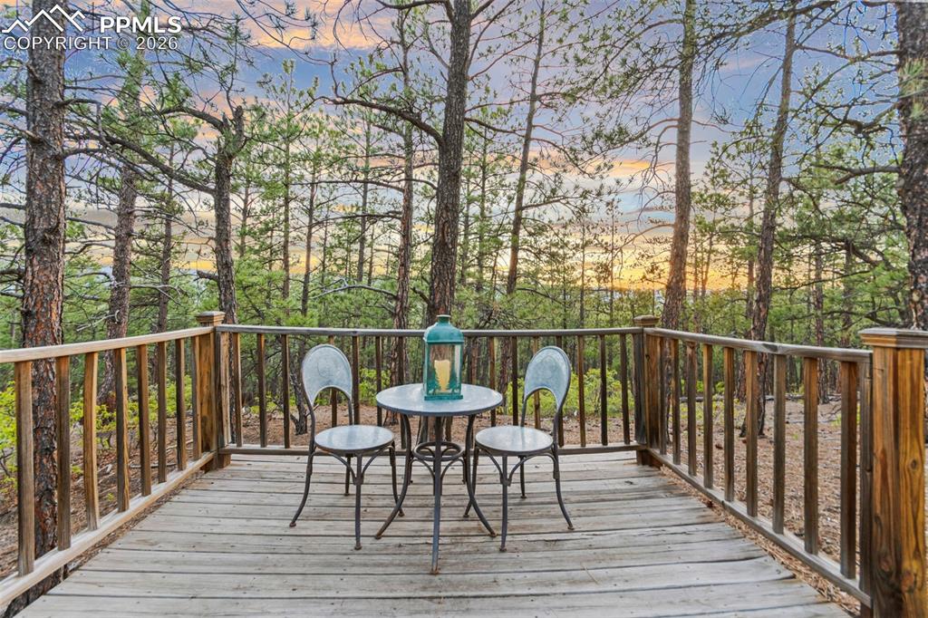 Image 38 of 50: Deck