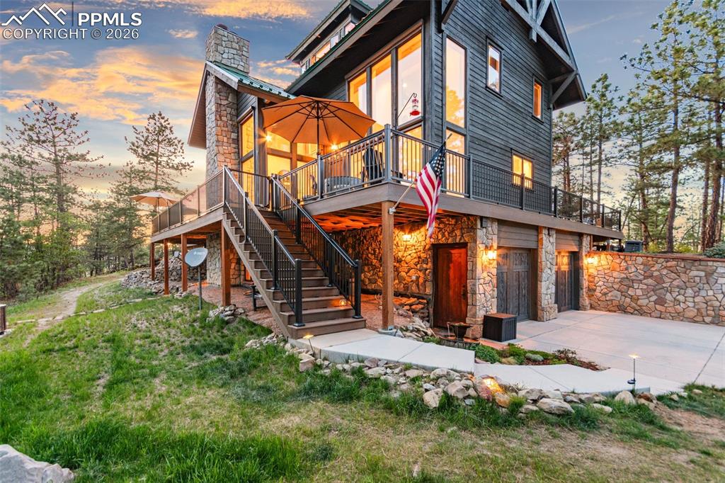 Image 4 of 50: Back of Structure