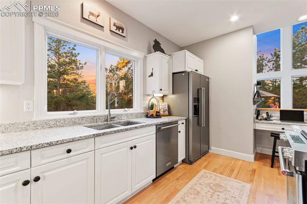 Image 46 of 50: Kitchen