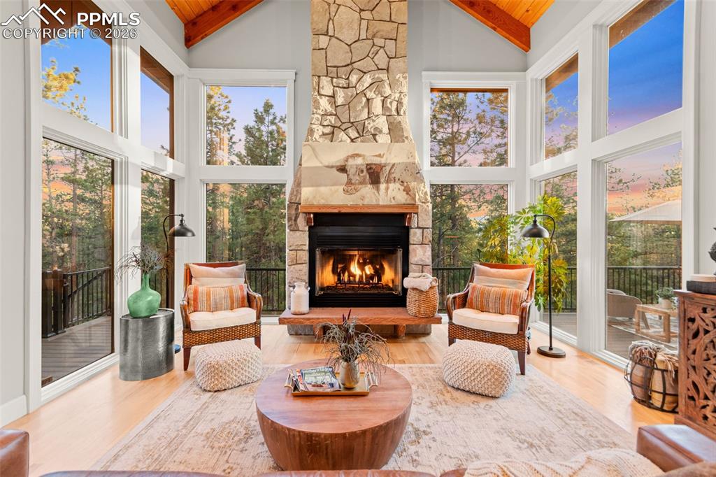 Image 6 of 50: Sun Room