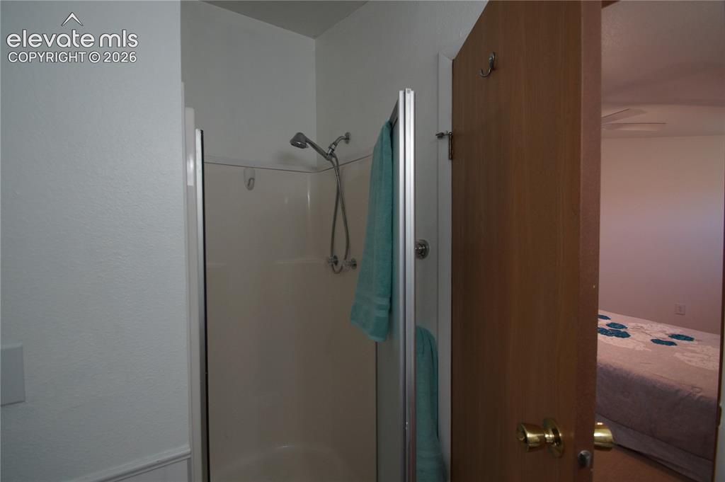 Image 11 of 49: Bathroom