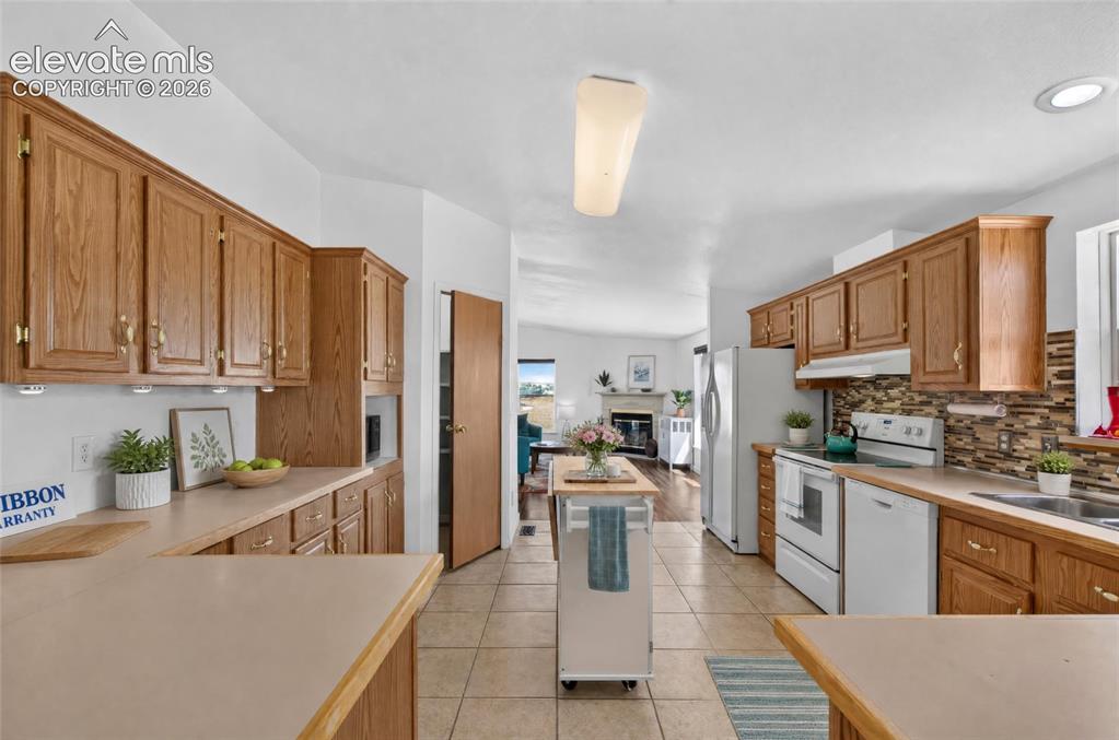 Image 14 of 48: Kitchen