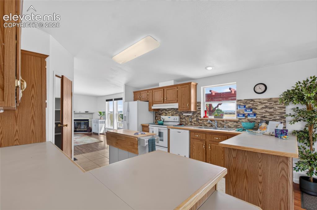 Image 16 of 48: Kitchen