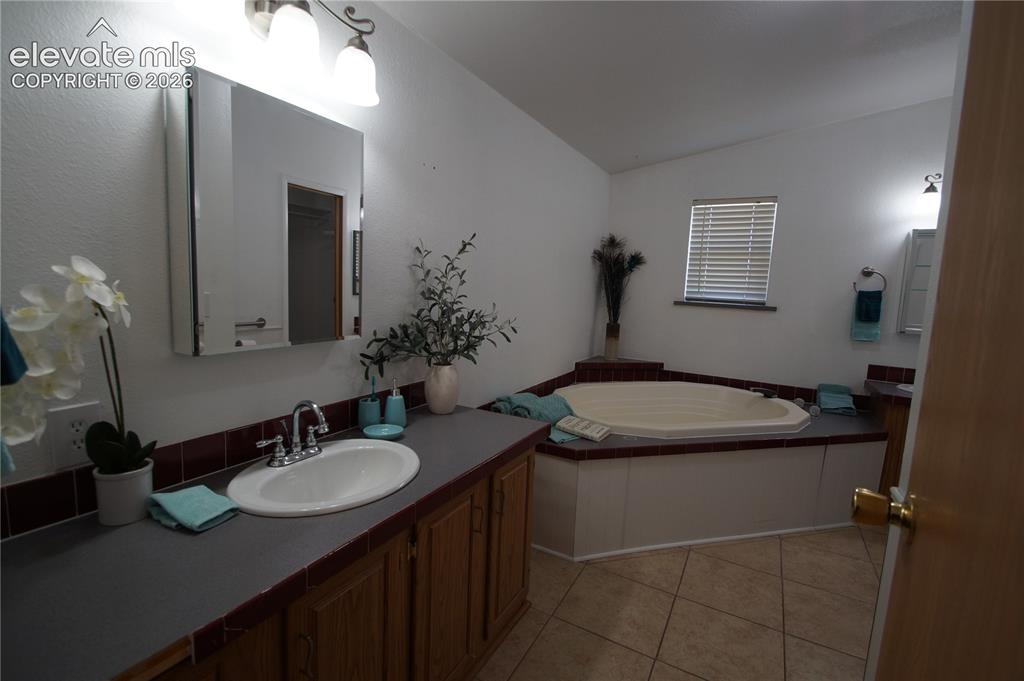 Image 36 of 49: Bathroom
