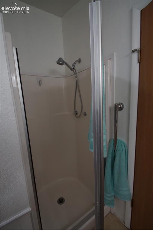 Image 37 of 49: Bathroom