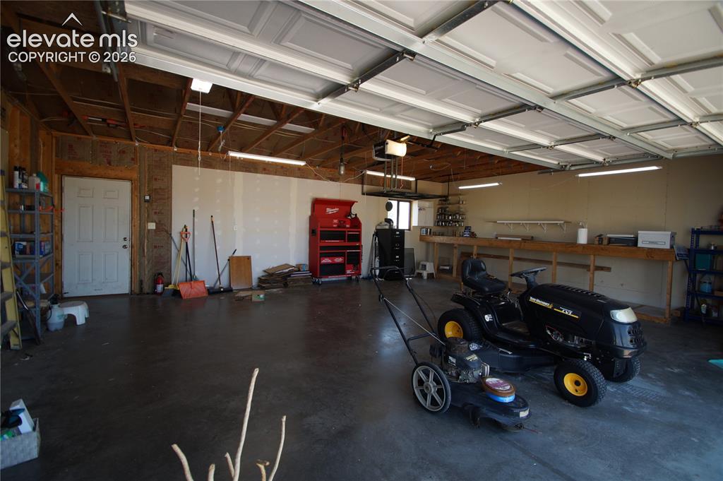 Image 44 of 49: Garage