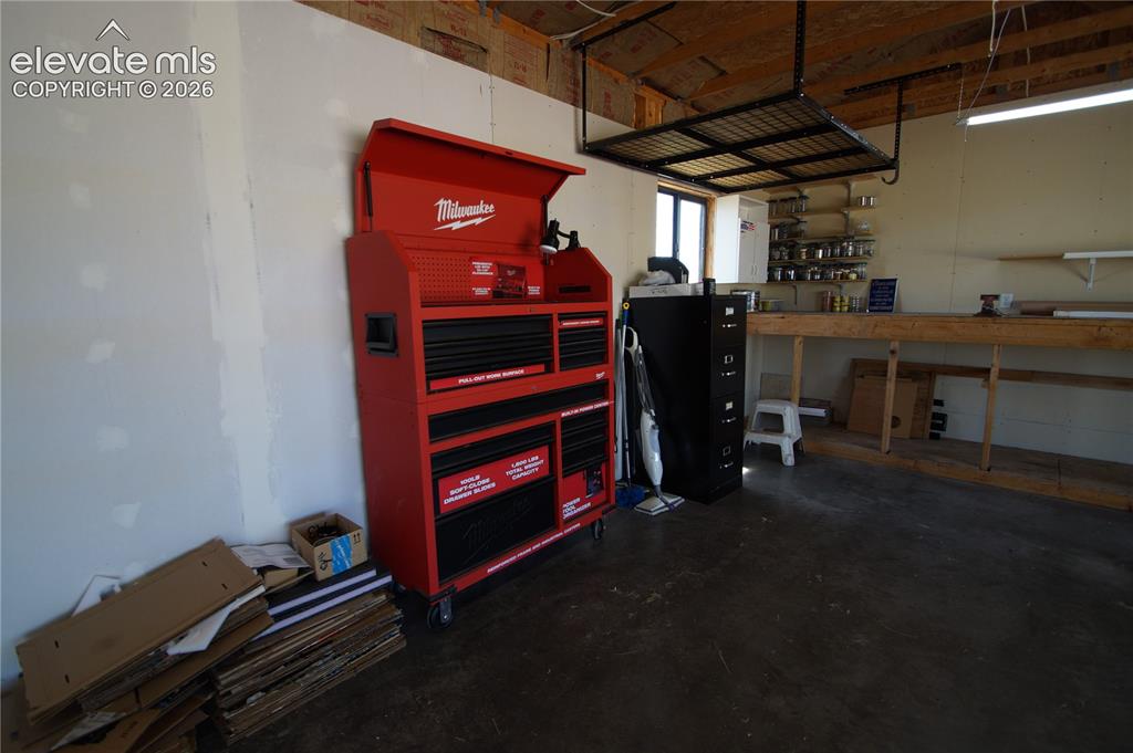 Image 45 of 49: Garage