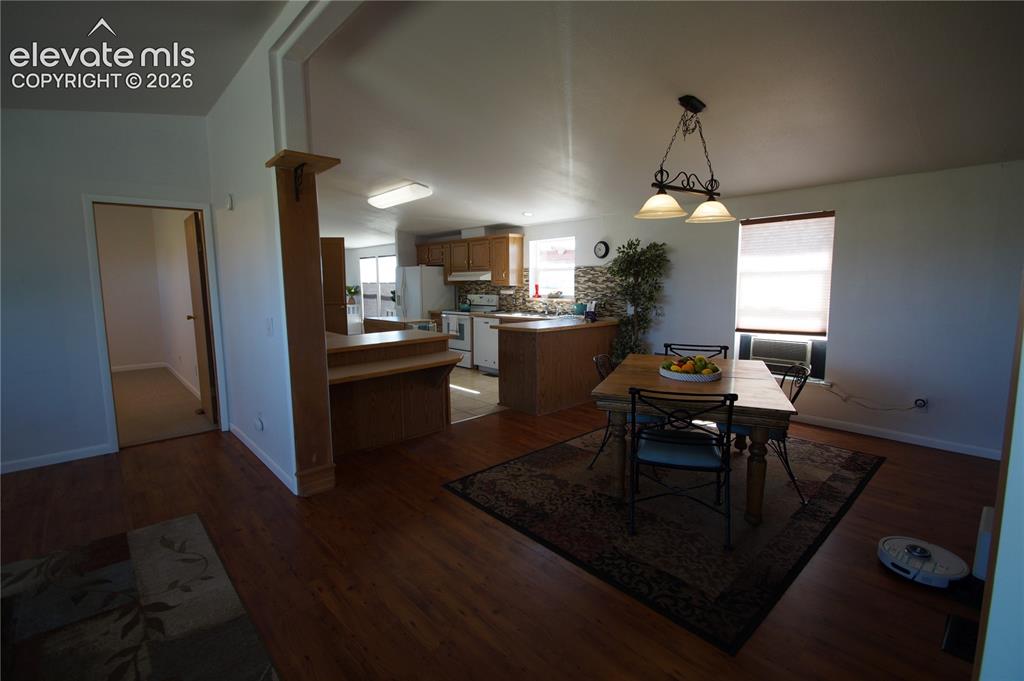Image 6 of 49: Dining Area