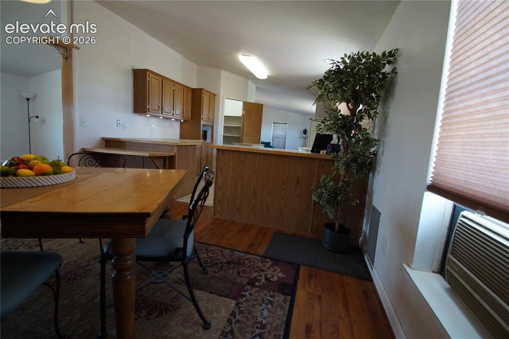Image 8 of 49: Dining Area
