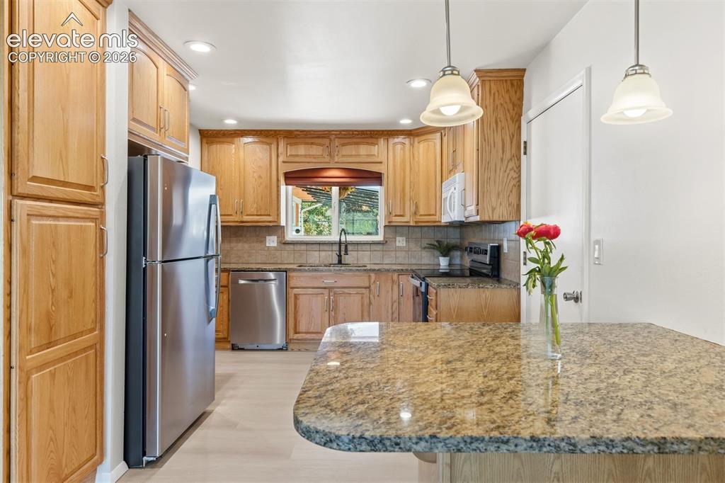 Image 14 of 38: Kitchen