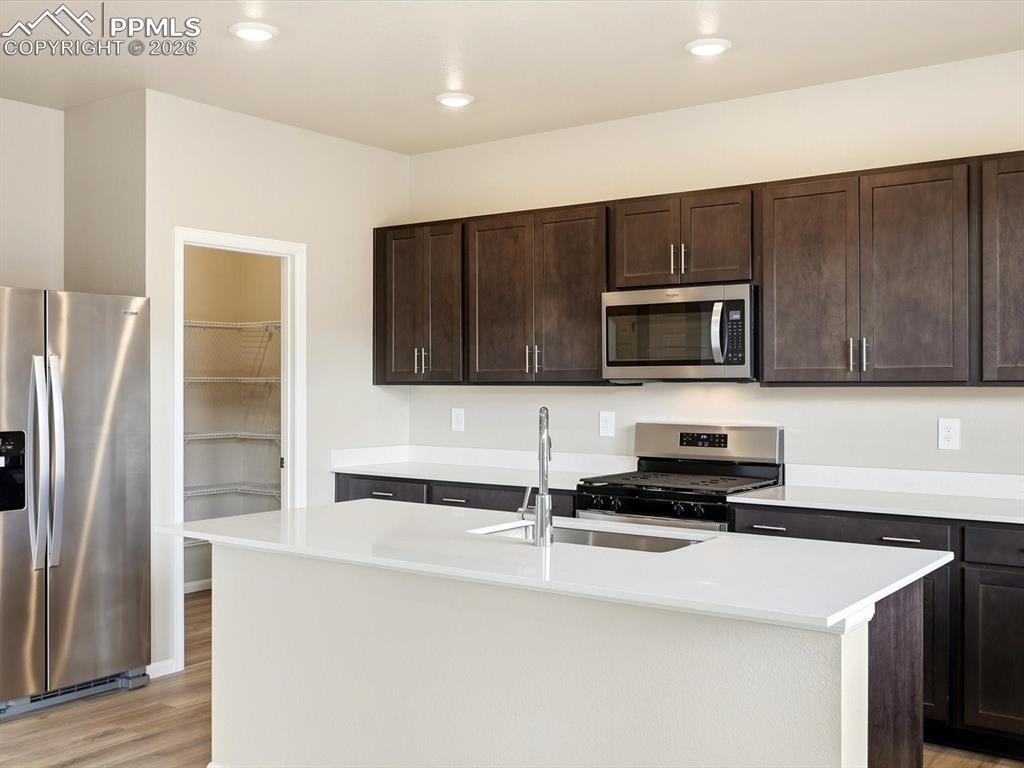 Image 10 of 30: Kitchen