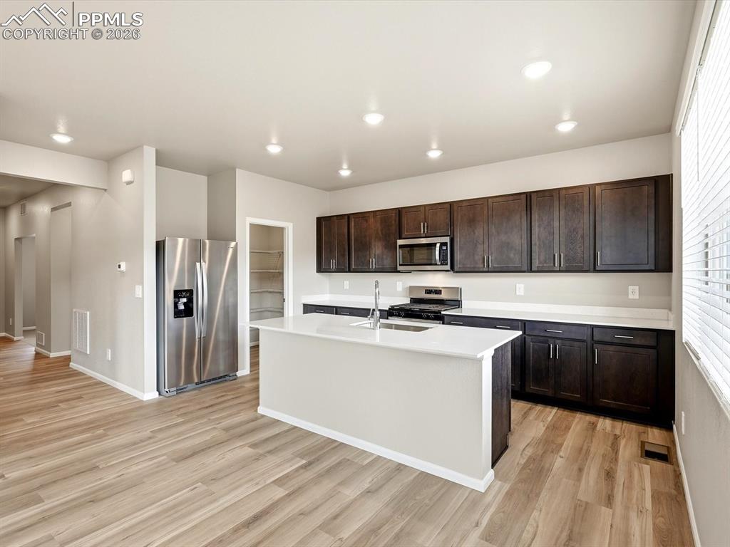 Image 9 of 30: Kitchen