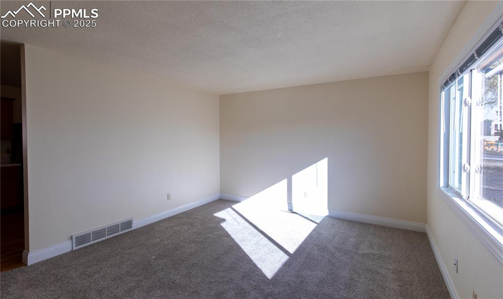 Image 4 of 26: Living Room