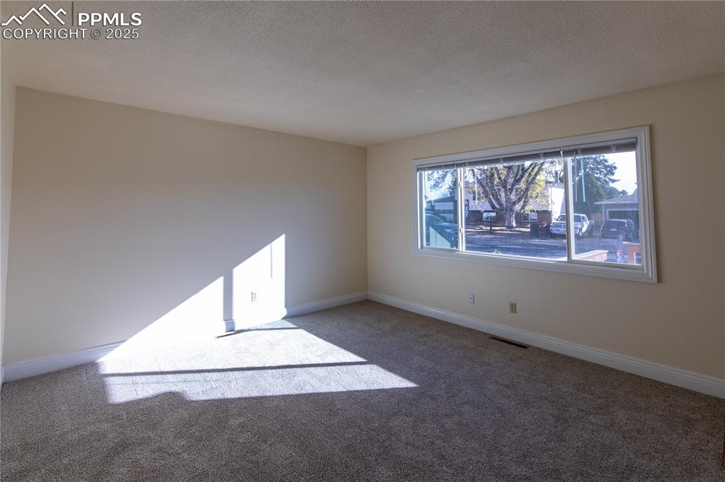 Image 5 of 26: Living Room