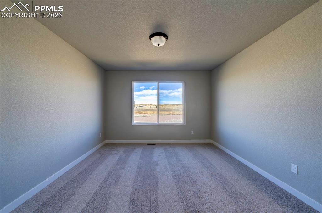 Image 38 of 48: Bedroom