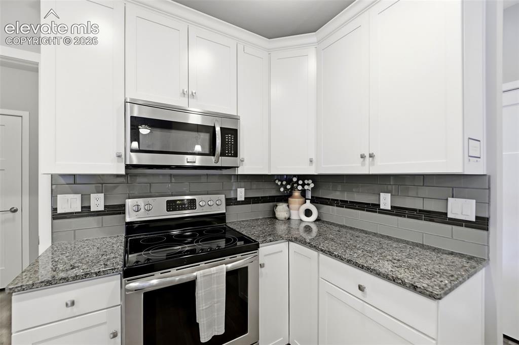 Image 13 of 42: All appliances stay. There is a Lazy Susan.